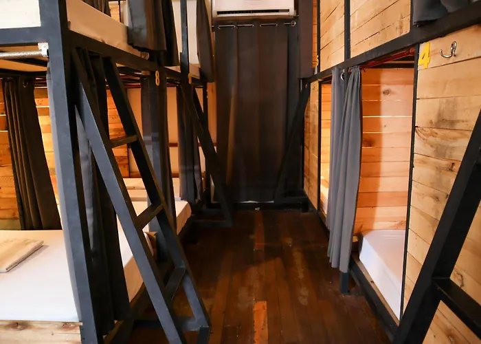 Yellow Umbrella Hostel *